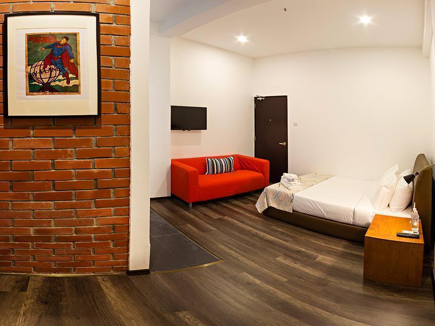 Roomies Suites Бату Феринги Екстериор снимка