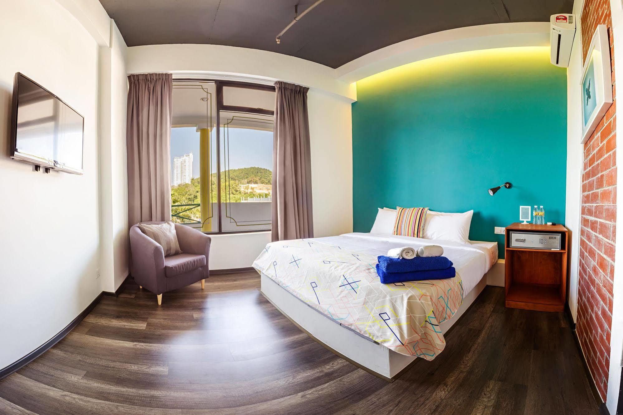 Roomies Suites Бату Феринги Екстериор снимка