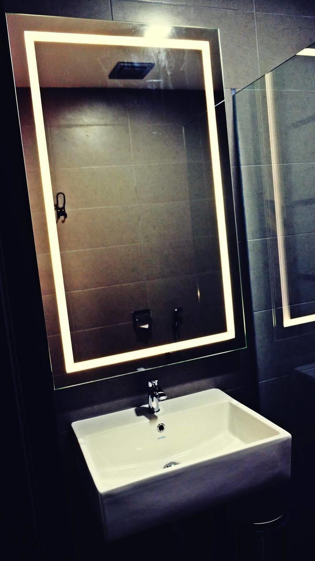 Roomies Suites Бату Феринги Екстериор снимка