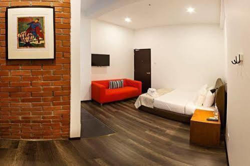 Roomies Suites Бату Феринги Екстериор снимка